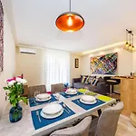 Ema 2br Apt. In Old Town Centre * Ζαντάρ