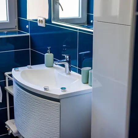 Ema 2br Apt. In Old Town Centre