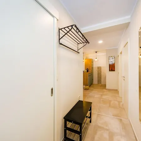 Ema 2br Apt. In Old Town Centre Apartment *