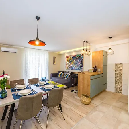 Apartment Ema 2br Apt. In Old Town Centre