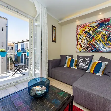 Ema 2br Apt. In Old Town Centre Apartment