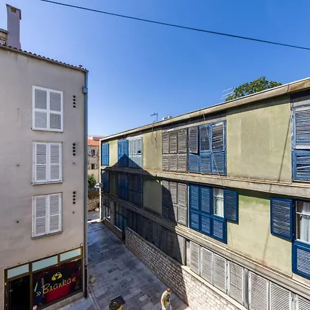 Ema 2br Apt. In Old Town Centre Apartment