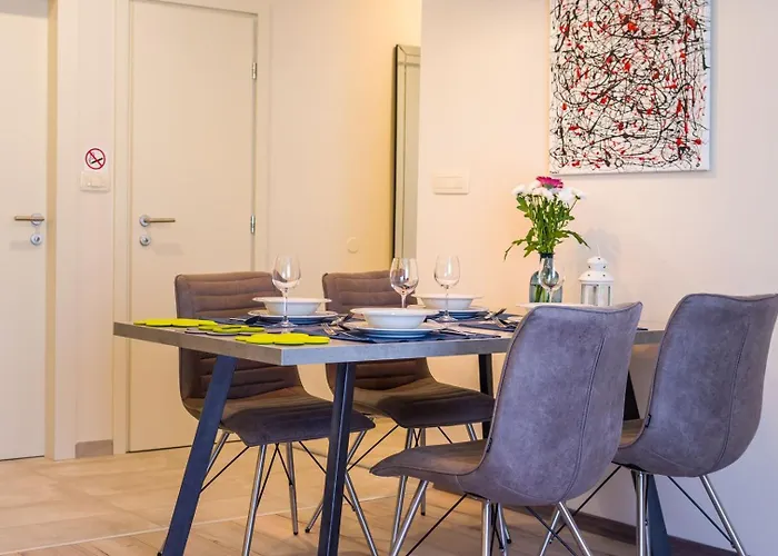 Ema 2br Apt. In Old Town Centre Апартаменти *