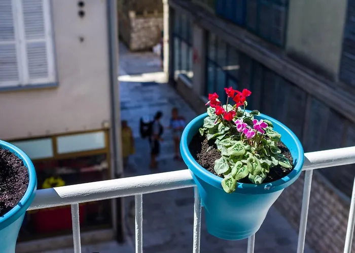 Ema 2br Apt. In Old Town Centre Задар