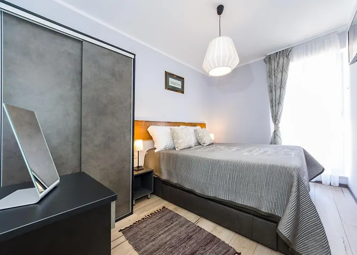 Апартаменти Ema 2br Apt. In Old Town Centre Задар