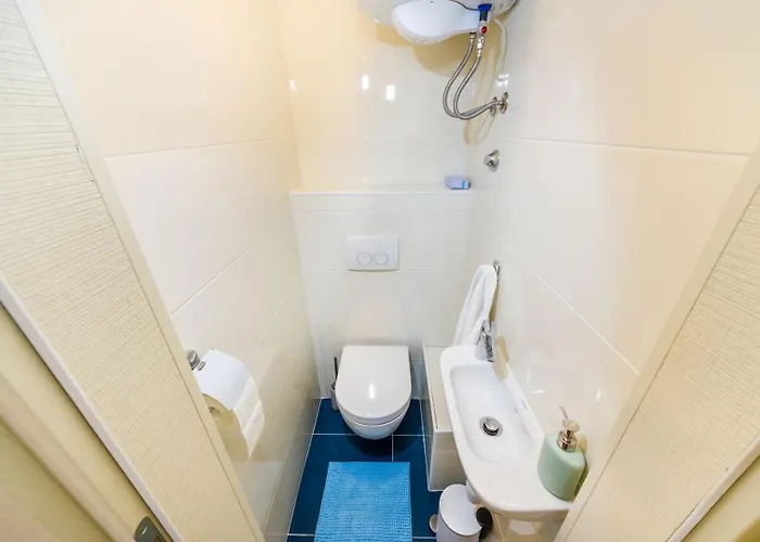 Ema 2br Apt. In Old Town Centre