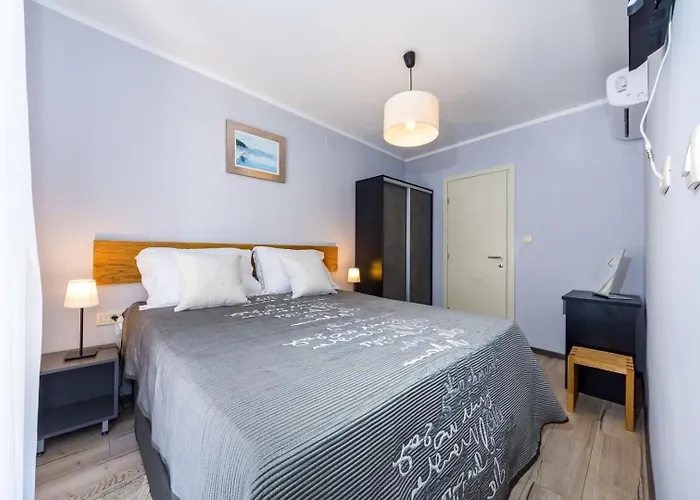 Ema 2br Apt. In Old Town Centre Апартаменти Задар