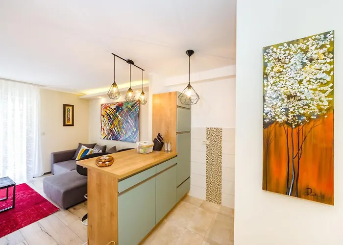 Ema 2br Apt. In Old Town Centre Задар