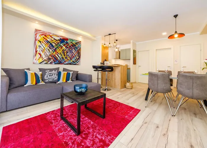 Апартаменти Ema 2br Apt. In Old Town Centre Задар