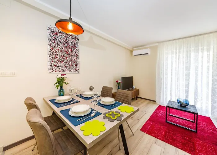 Ema 2br Apt. In Old Town Centre Задар