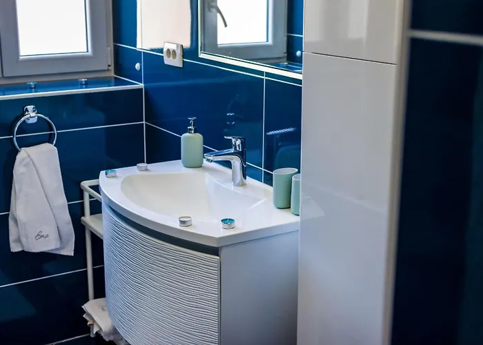 Ema 2br Apt. In Old Town Centre