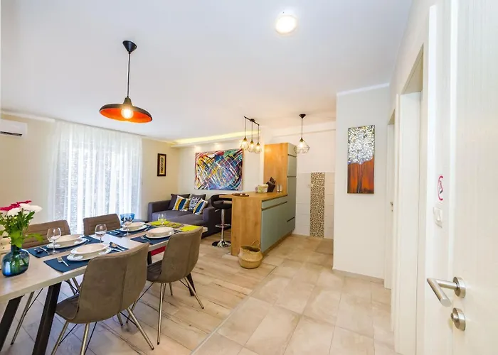 Апартаменти Ema 2br Apt. In Old Town Centre *