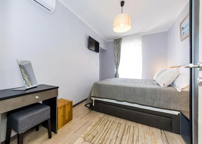 Ema 2br Apt. In Old Town Centre