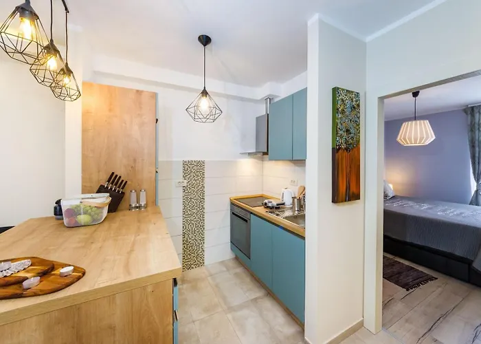 Апартаменти Ema 2br Apt. In Old Town Centre