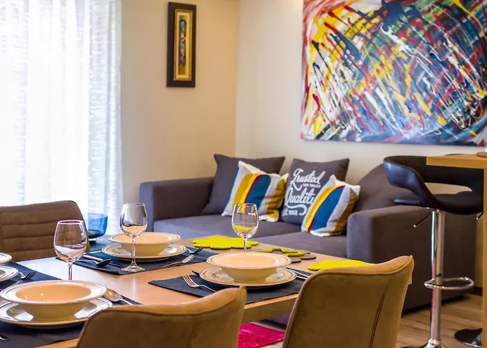 Ema 2br Apt. In Old Town Centre Апартаменти