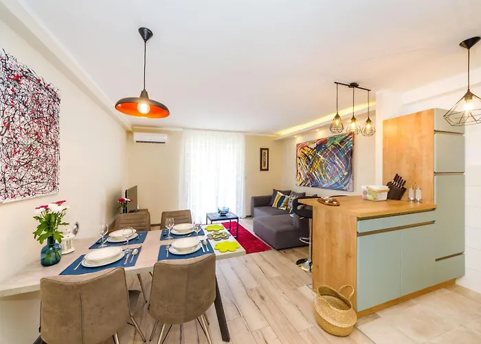 Апартаменти Ema 2br Apt. In Old Town Centre *