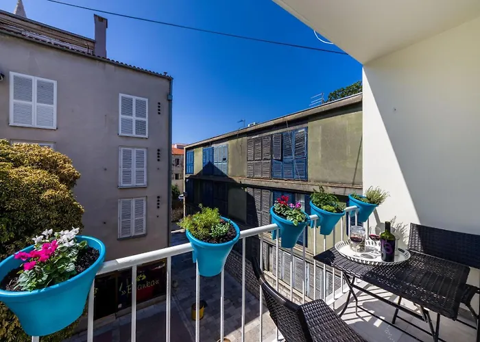 Ema 2br Apt. In Old Town Centre * Задар