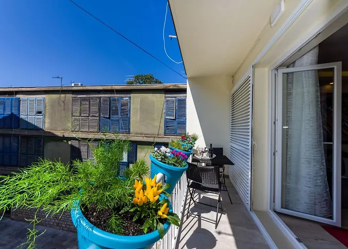 Апартаменти Ema 2br Apt. In Old Town Centre *