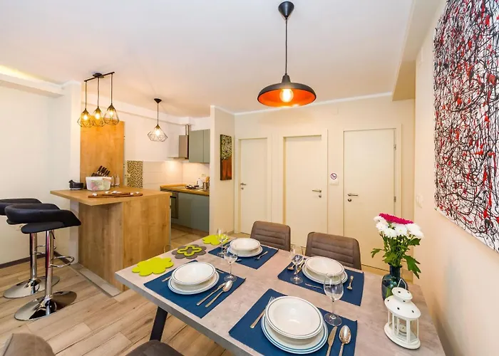 Апартаменти Ema 2br Apt. In Old Town Centre Задар