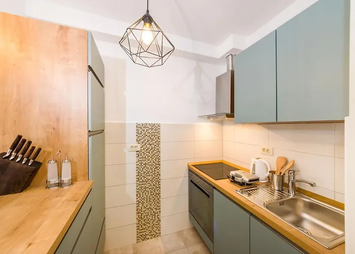 Ema 2br Apt. In Old Town Centre * Задар