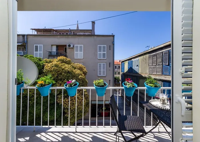 Апартаменти Ema 2br Apt. In Old Town Centre