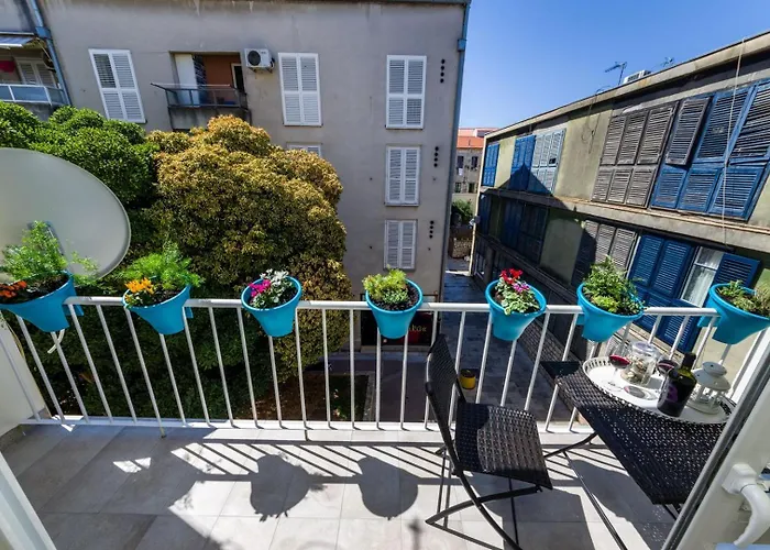 Ema 2br Apt. In Old Town Centre