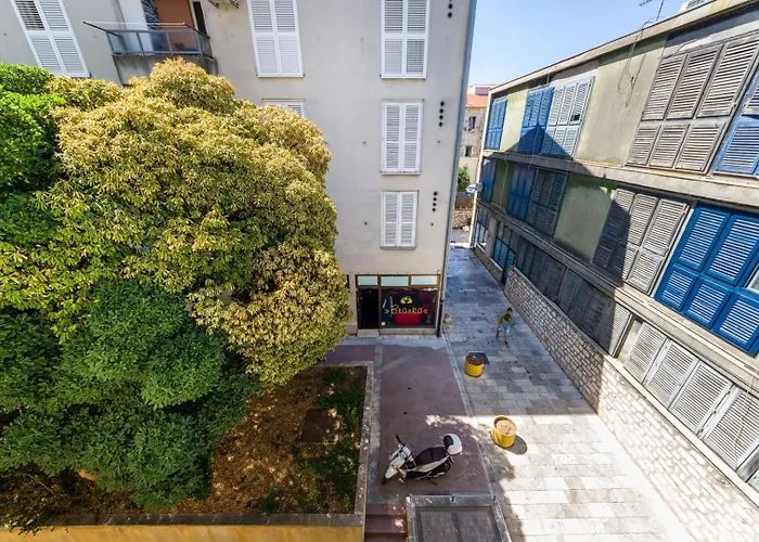 Ema 2br Apt. In Old Town Centre Апартаменти *