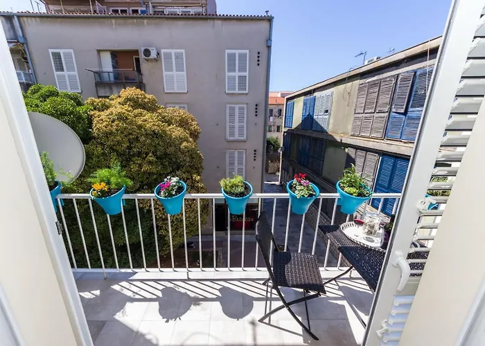 Ema 2br Apt. In Old Town Centre Задар