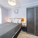 Ema 2br Apt. In Old Town Centre 公寓