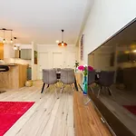 Ema 2br Apt. In Old Town Centre 公寓
