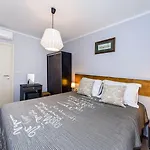 Ema 2br Apt. In Old Town Centre * 扎达尔