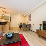 Ema 2br Apt. In Old Town Centre 公寓