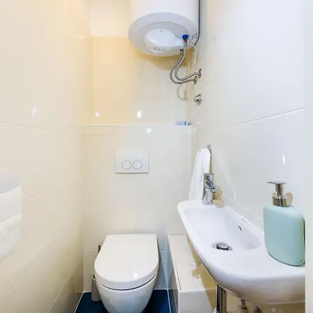 Ema 2br Apt. In Old Town Centre Appartamento Zara