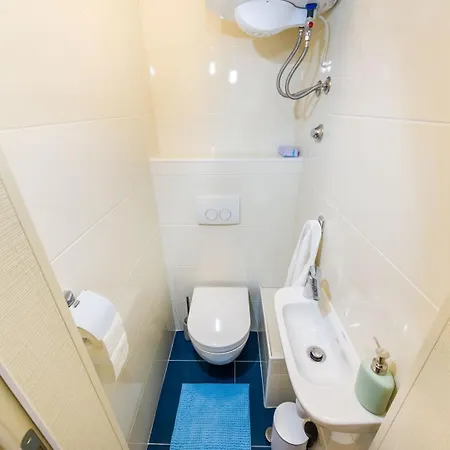 Ema 2br Apt. In Old Town Centre