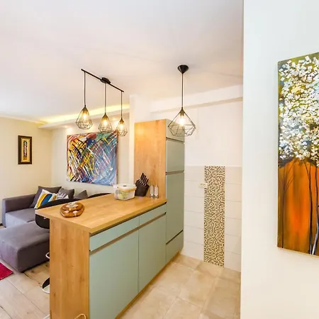 Ema 2br Apt. In Old Town Centre Zára