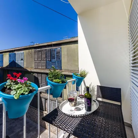 Ema 2br Apt. In Old Town Centre Apartman Zára