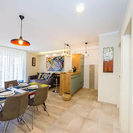 Apartman Ema 2br Apt. In Old Town Centre *