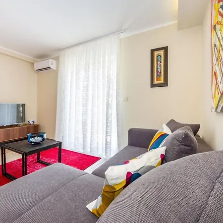 Ema 2br Apt. In Old Town Centre *